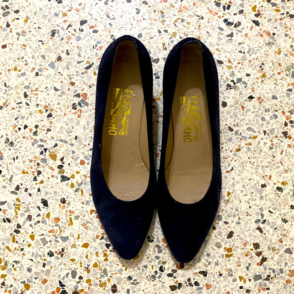 Salvatore Ferragamo blue/black “sting ray” satin pumps